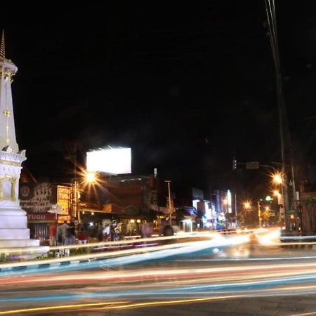 Losmen 2000 Tiga Jogjakarta Buitenkant foto