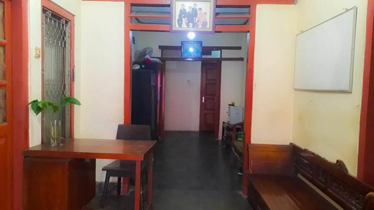 Losmen 2000 Tiga Jogjakarta Buitenkant foto