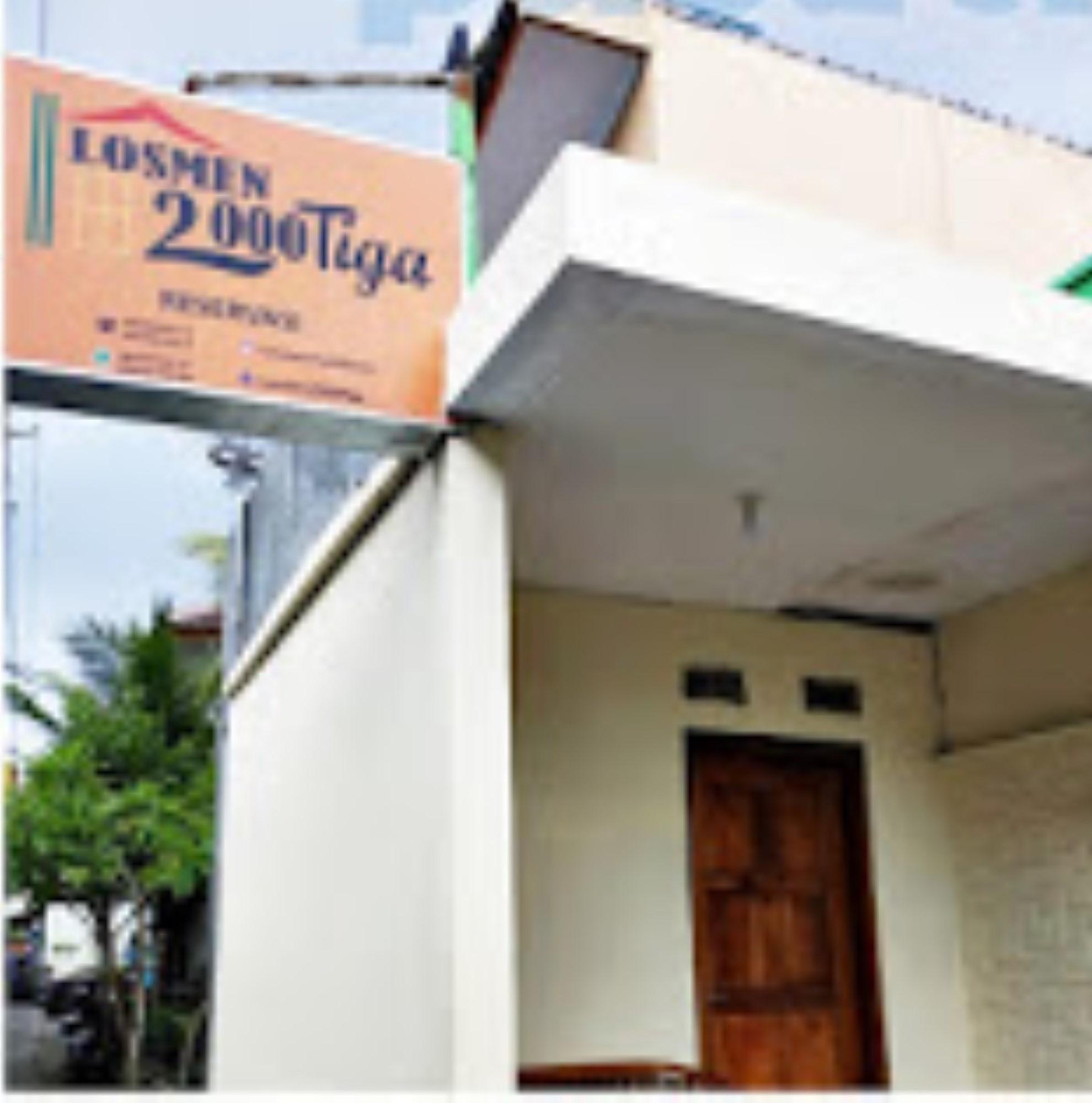 Losmen 2000 Tiga Jogjakarta Buitenkant foto