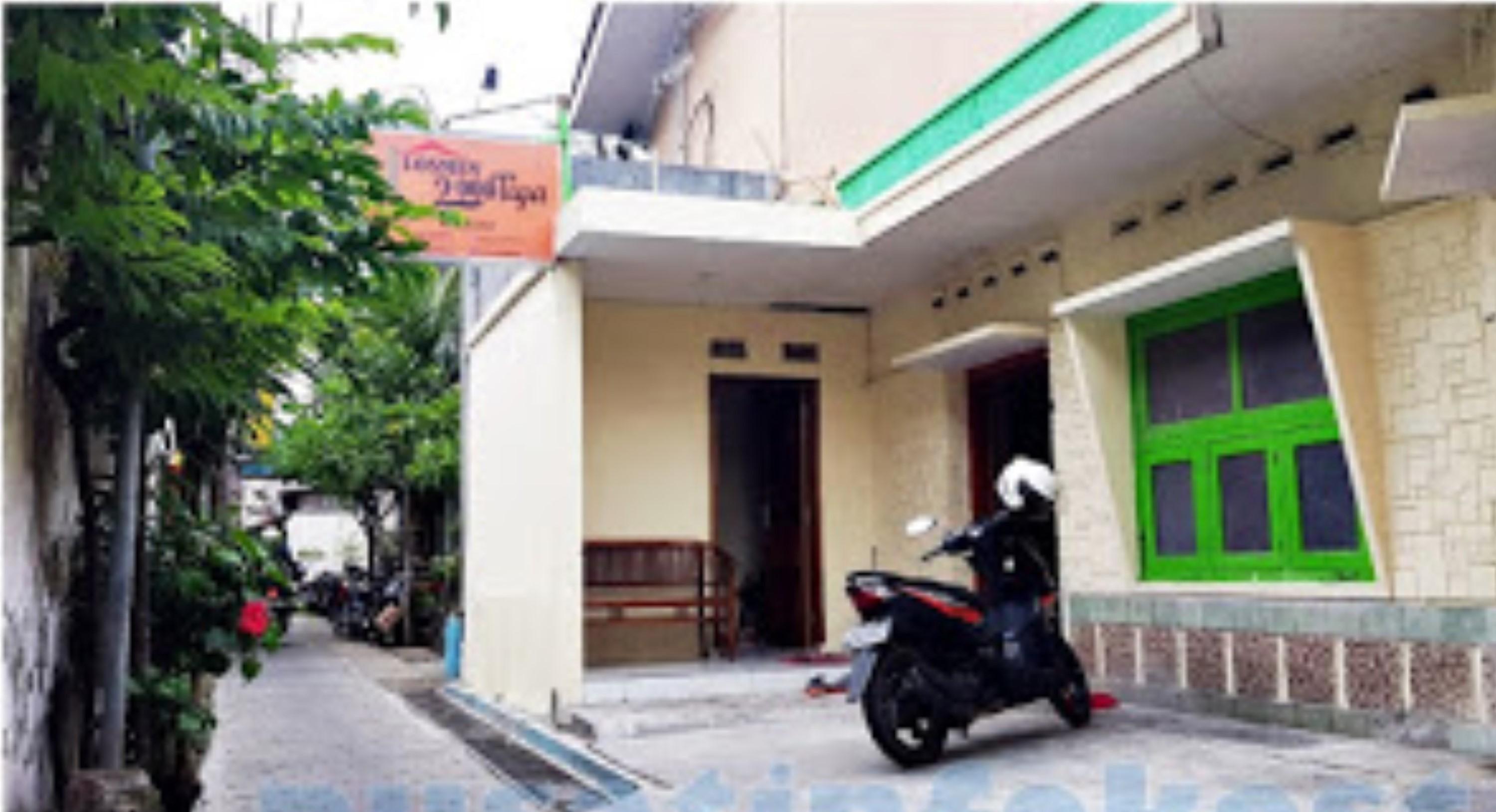 Losmen 2000 Tiga Jogjakarta Buitenkant foto